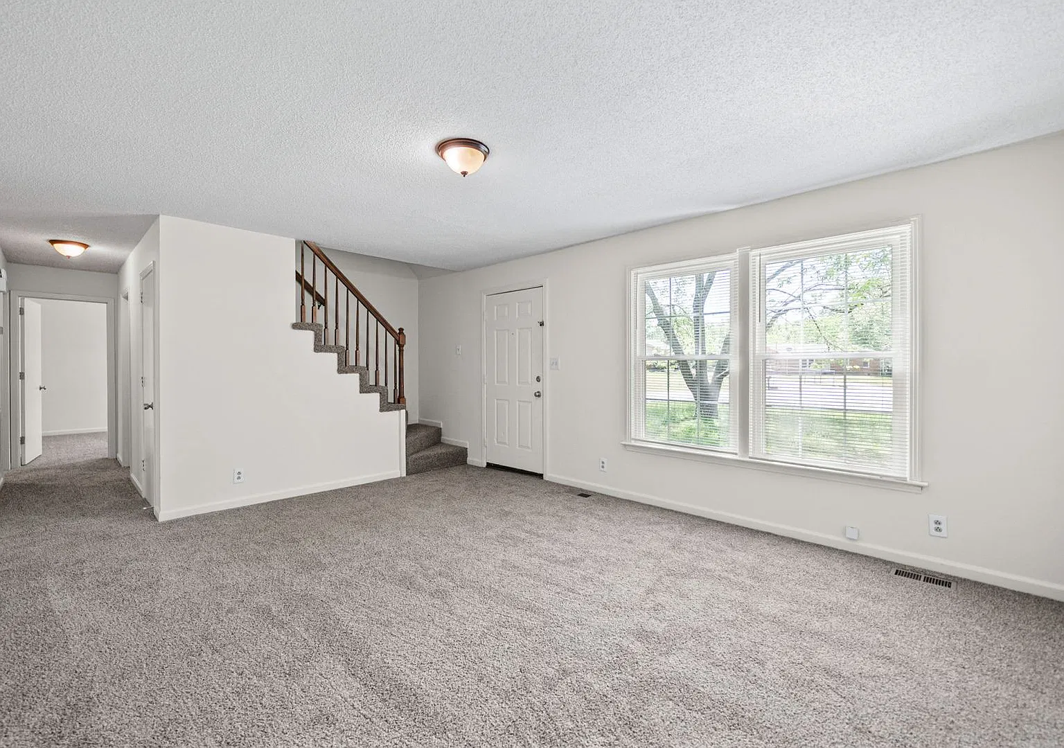 4 Bedroom Pet Friendly Home For Rent Near Post! — Photo 4