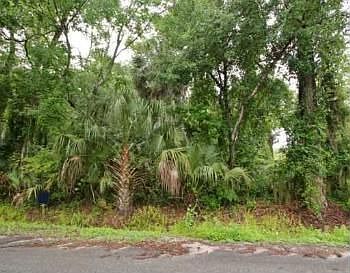 3rd image of 330 Lake Crescent Dr