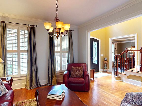 4th image of 3755 Maryhill Ln NW