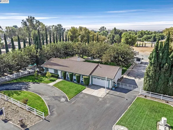 23051 Grunauer Rd, Tracy, CA 95304