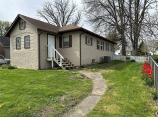 315 Main St, Center Point, IA 52213