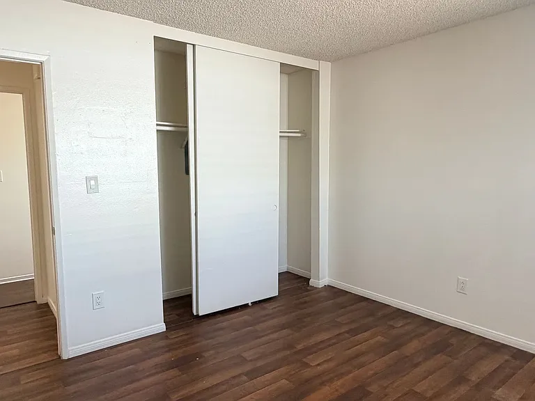 974 Merritt Dr #10 — Photo 7