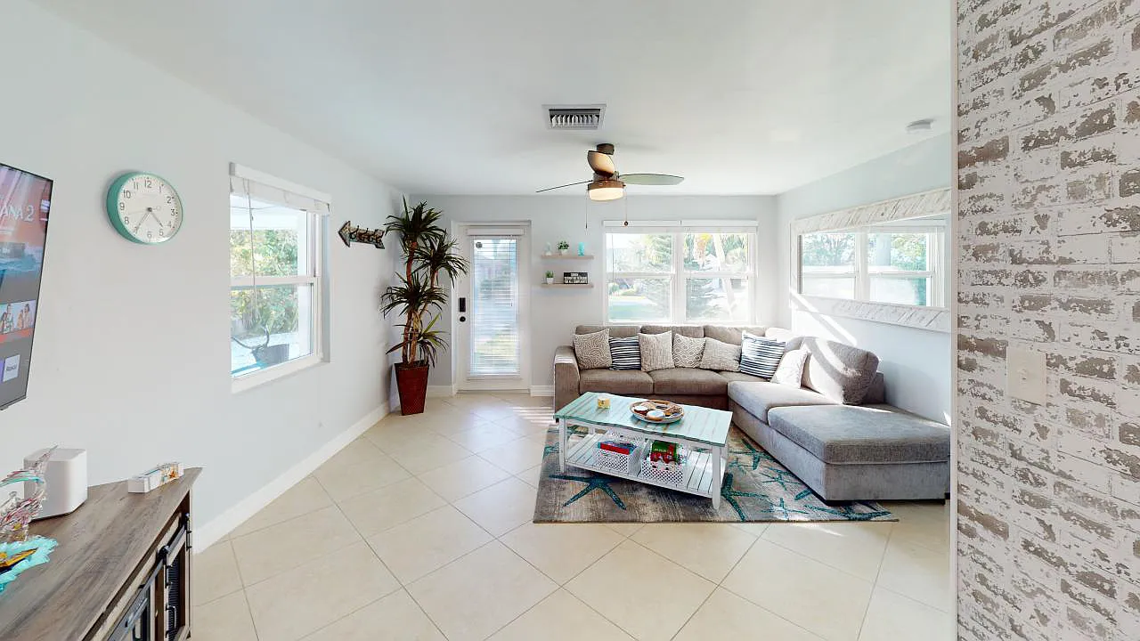 3 bed, 1032 sqft, $3,775 — Photo 4