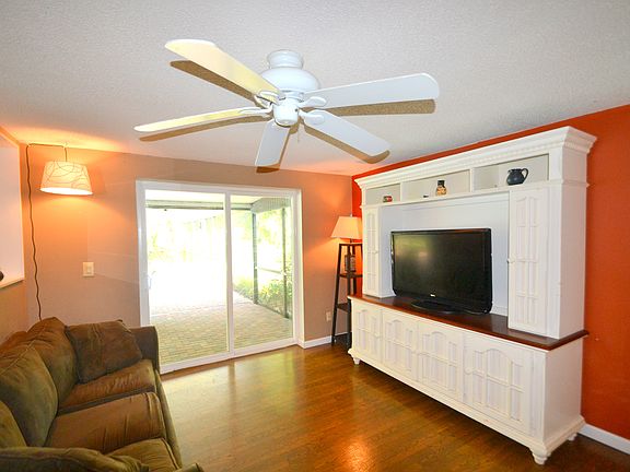 2nd image of 11905 Orangewood Dr
