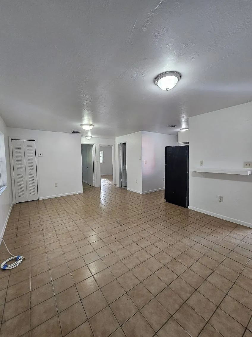 2 bed, 1.0 bath, $2,100 — Photo 4