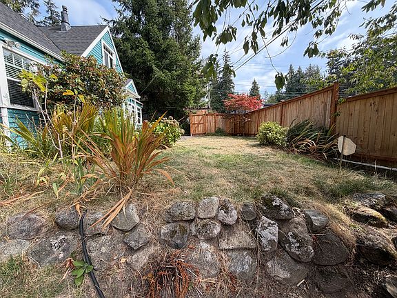 Front yard - fenced all around