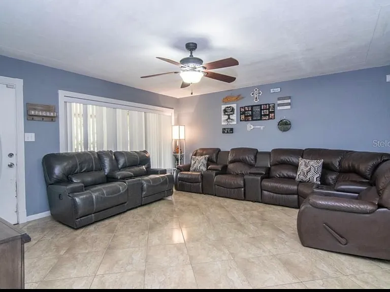 11745 N Blvd — Photo 5