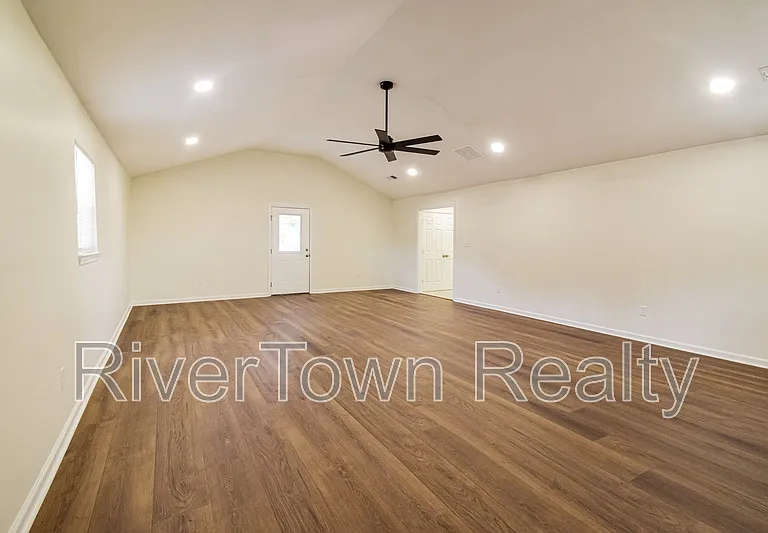 277 S Mount Pleasant Rd — Photo 3
