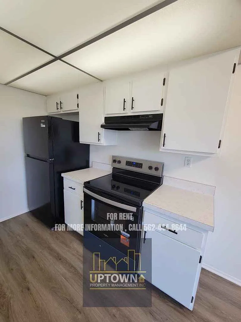 Condo - 1 Bedroom / 1 Bath - Long Beach — Photo 1