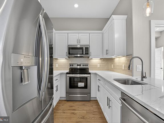 4th image of 2034 N Front St #5