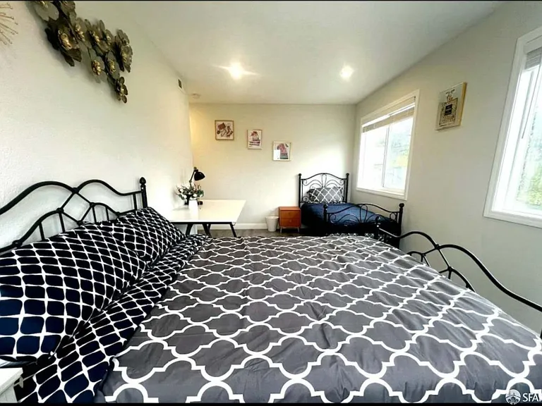 848 Girard St — Photo 14