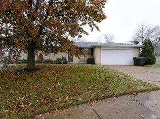 912 Spring Lake Cir, Dayton, OH 45449