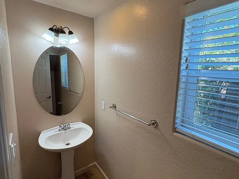 3310 N Tilden Ct — Photo 29