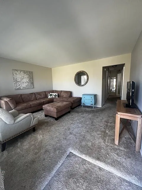 3 bed, 2.0 bath, 1960 sqft, $2,500 — Photo 4
