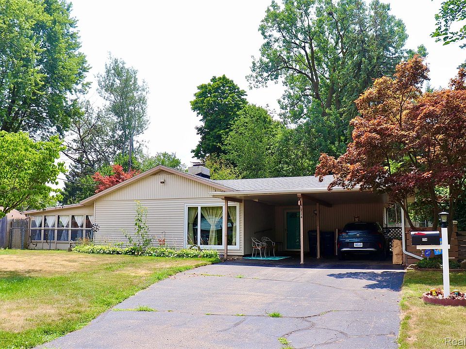 1st image of 714 Country Club Ln
