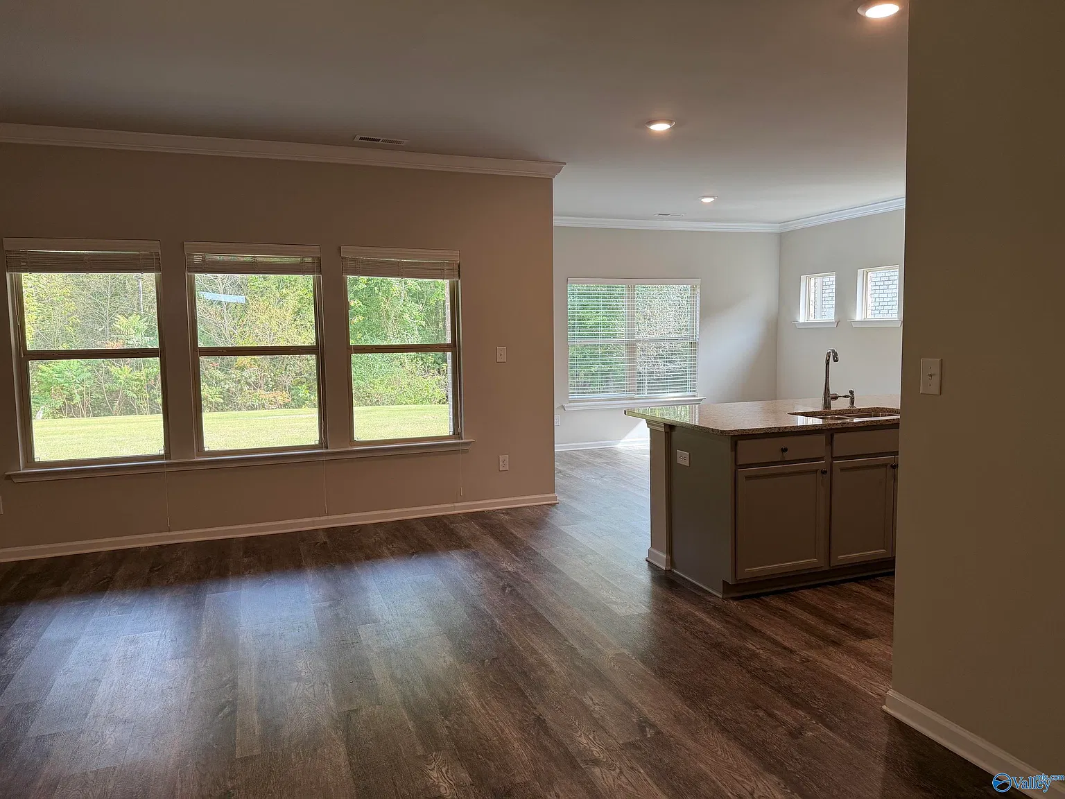 4 bed, 2.0 bath, 2137 sqft, $2,150 — Photo 3