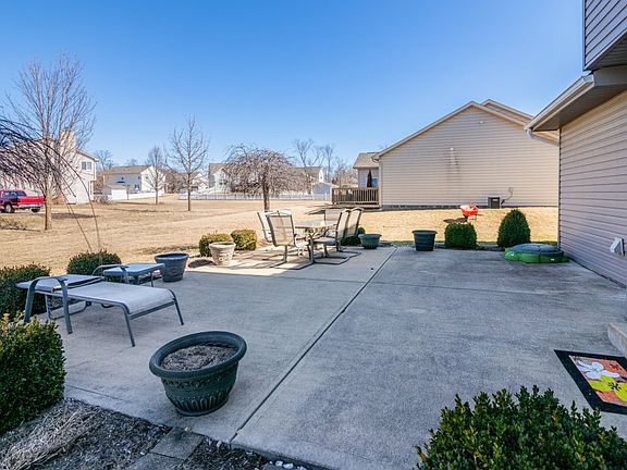 3rd image of 104 Venetian Way