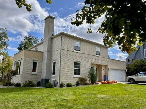 302 Upper Broadway St, Decorah, IA 52101