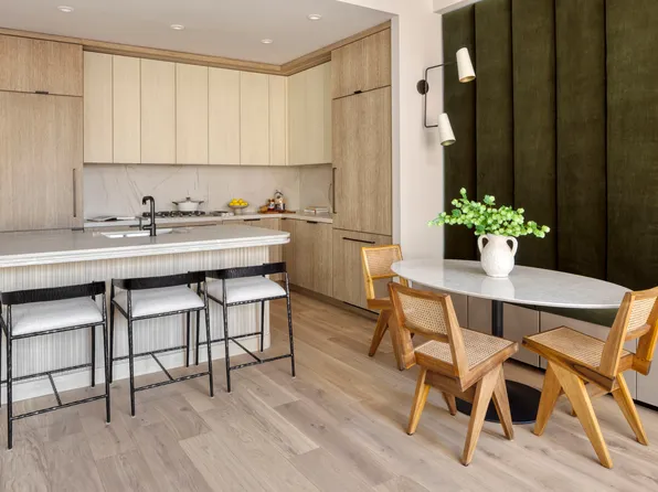 249 East 62nd Street image 1 of 20