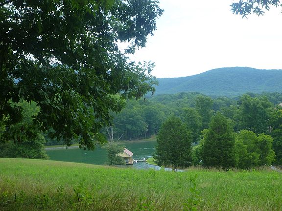 3rd image of 499 Southwood Dr