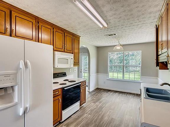 2nd image of 3845 Walters Park Dr