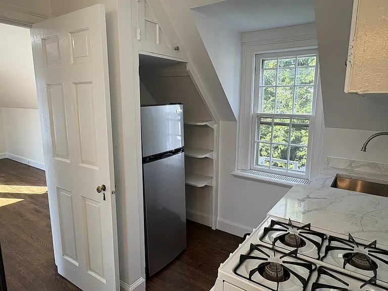 700 Steamboat Rd #2W — Photo 7
