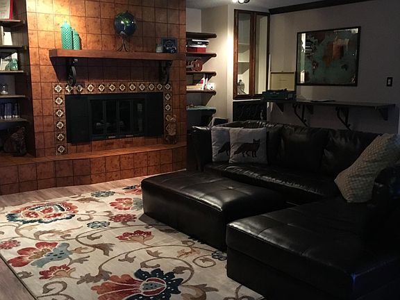 Elegant Central Loft with Pit Group in different configuration and different area rugs