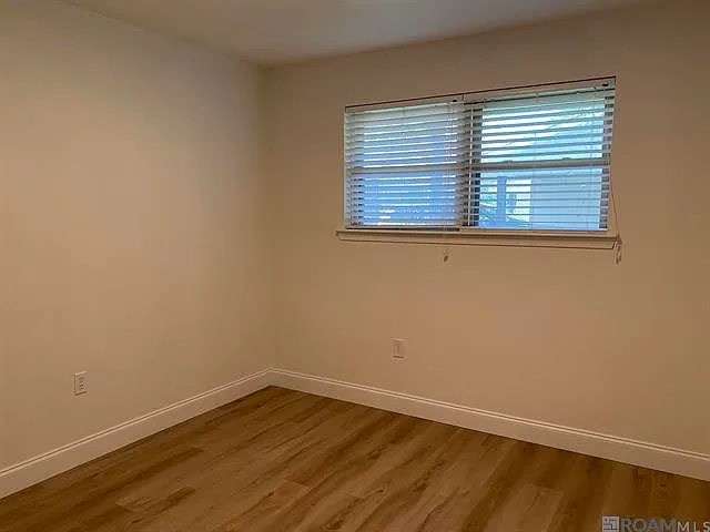 9477 Macedonia Ave — Photo 9