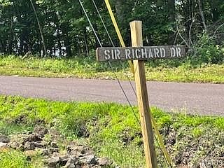 3rd image of 646 Sir Richard Dr