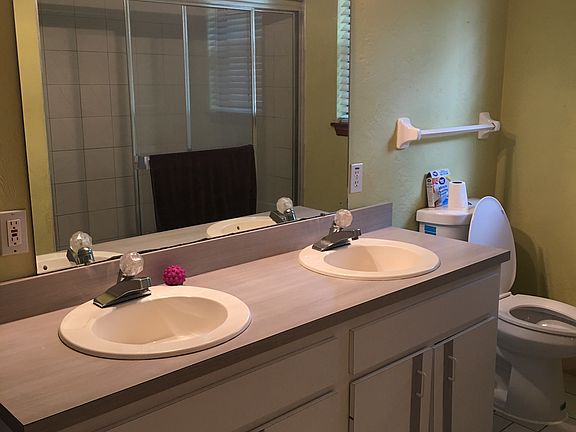 5th image of 1139 Southampton Dr