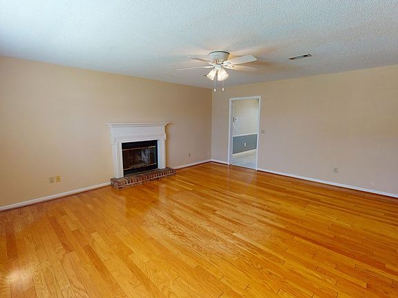 3rd image of 2312 Brookwood Dr