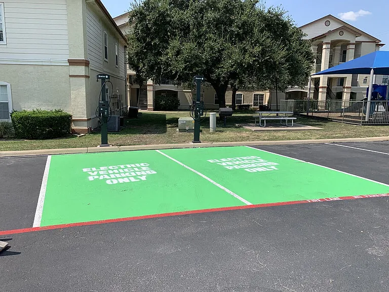 Chandler Creek Apartments — Photo 11
