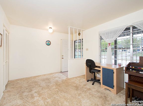 4th image of 107 Mountain Valley St