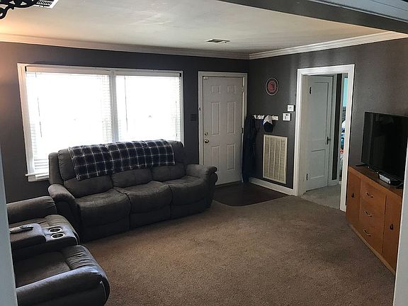 4th image of 212 College St