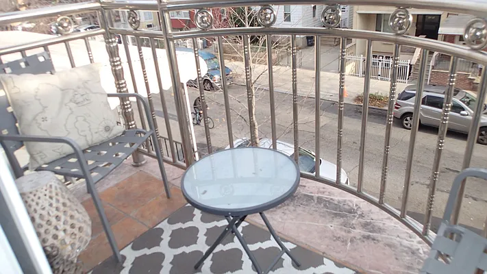 Rented by NY Space Finders Inc. | media 21