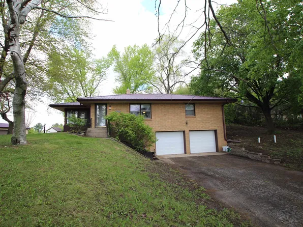 6704 E Rockton Rd, Roscoe, IL 61073