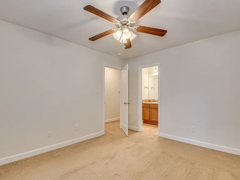 Stonewyck Luxury Townhomes — Photo 16