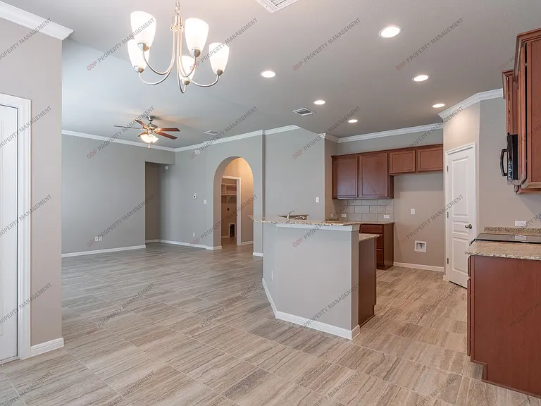 727 Cross Dr — Photo 6