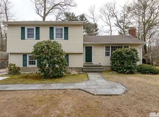 30 Ridgeway Ave, Setauket, NY 11733
