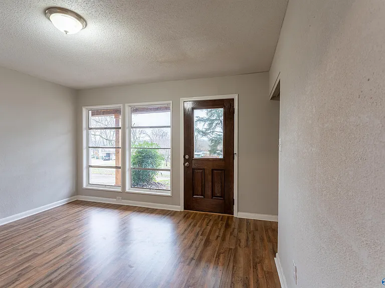 112 Wilkenson Dr NE — Photo 4