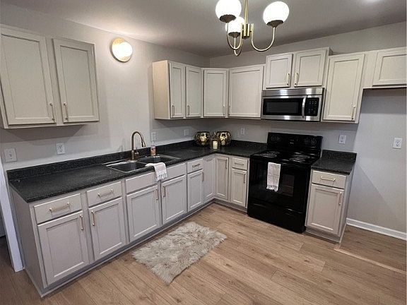 3rd image of 606 Belmar St