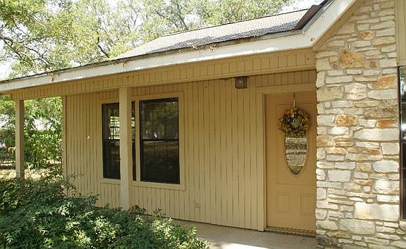 3rd image of 104 N Eskew Ln