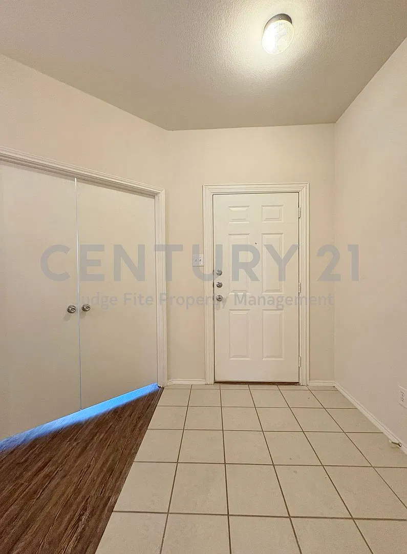 Beautifully Maintained 4/2/2 in Anna Subdivision For Rent! — Photo 2
