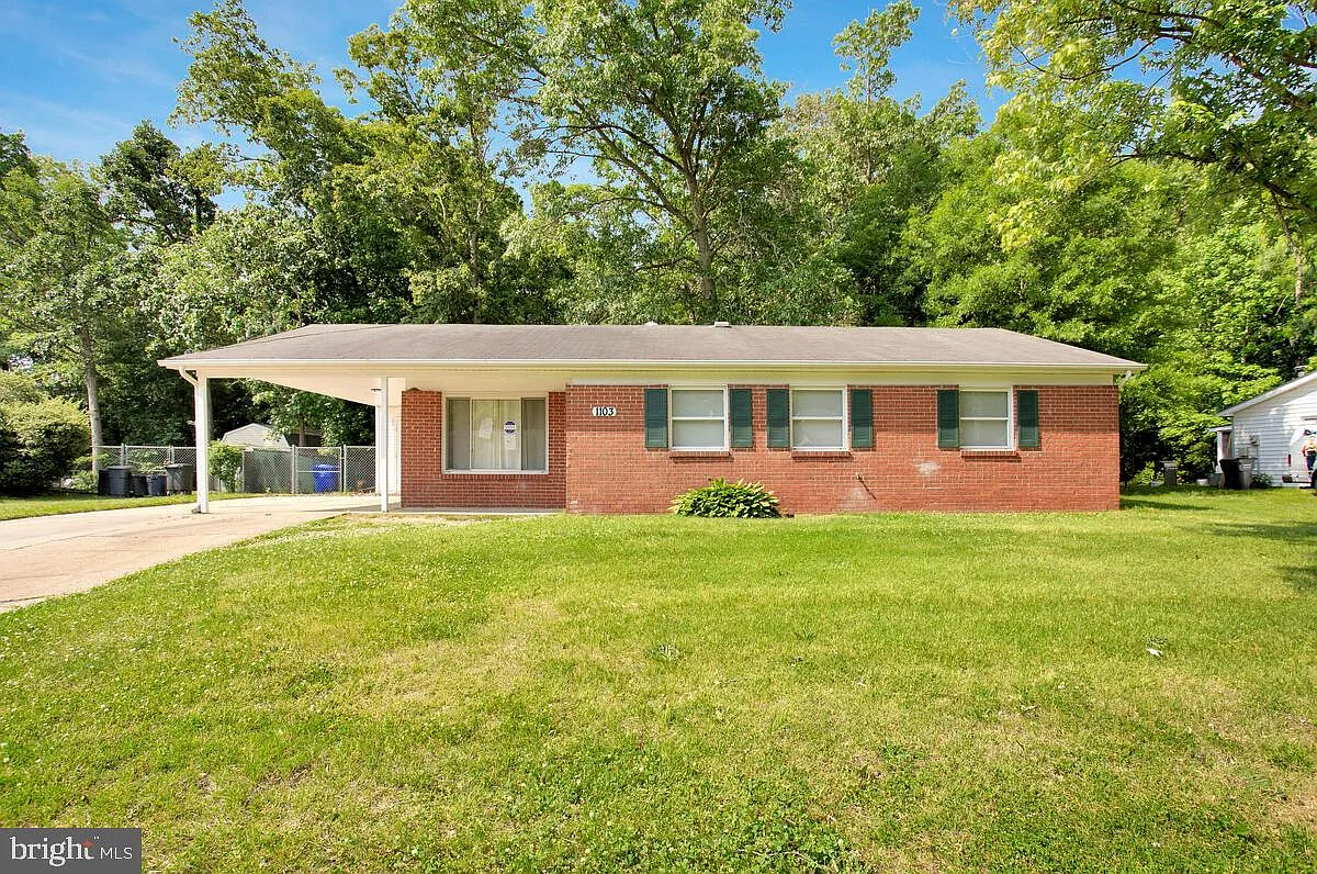1103 Cambridge Dr photo 1
