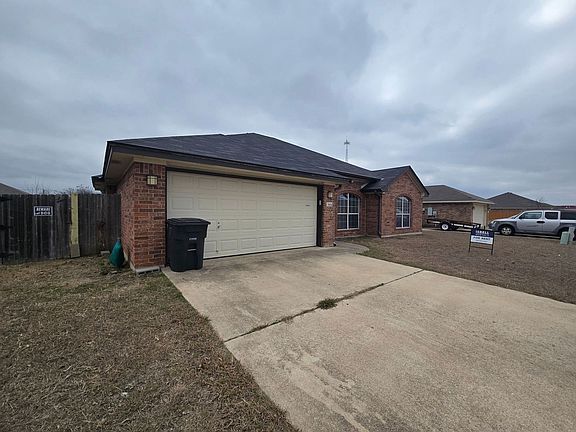 2nd image of 3104 Lavender Ln