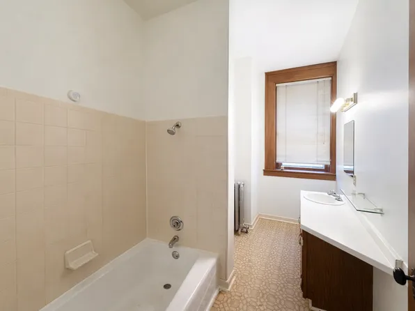 335 Summit Ave APT 4, Saint Paul, MN 55102