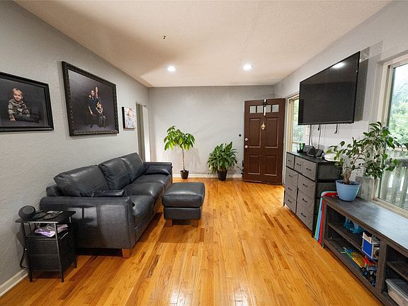 5th image of 3517 38th St