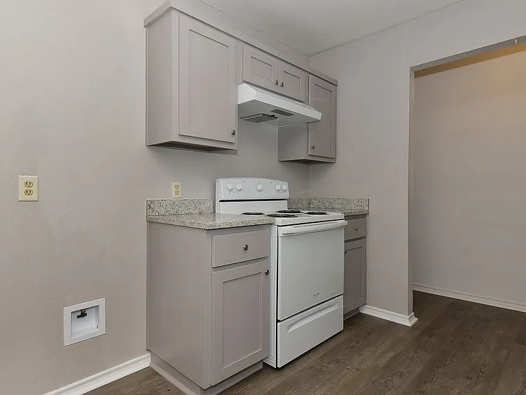 4008 Templeton St — Photo 10