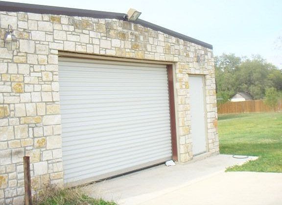 2nd image of 2908 Great Oaks Dr