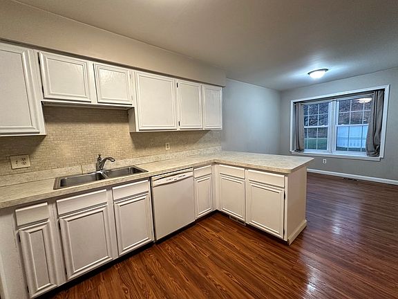 4th image of 41778 Broquet Dr #202